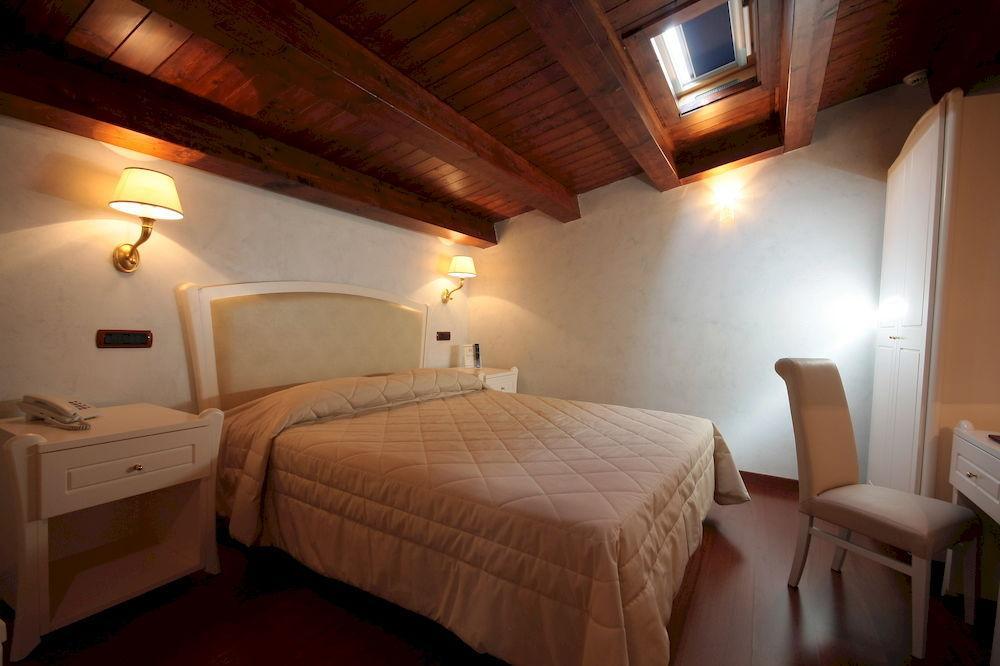 Hotel Rojan Сульмона Экстерьер фото