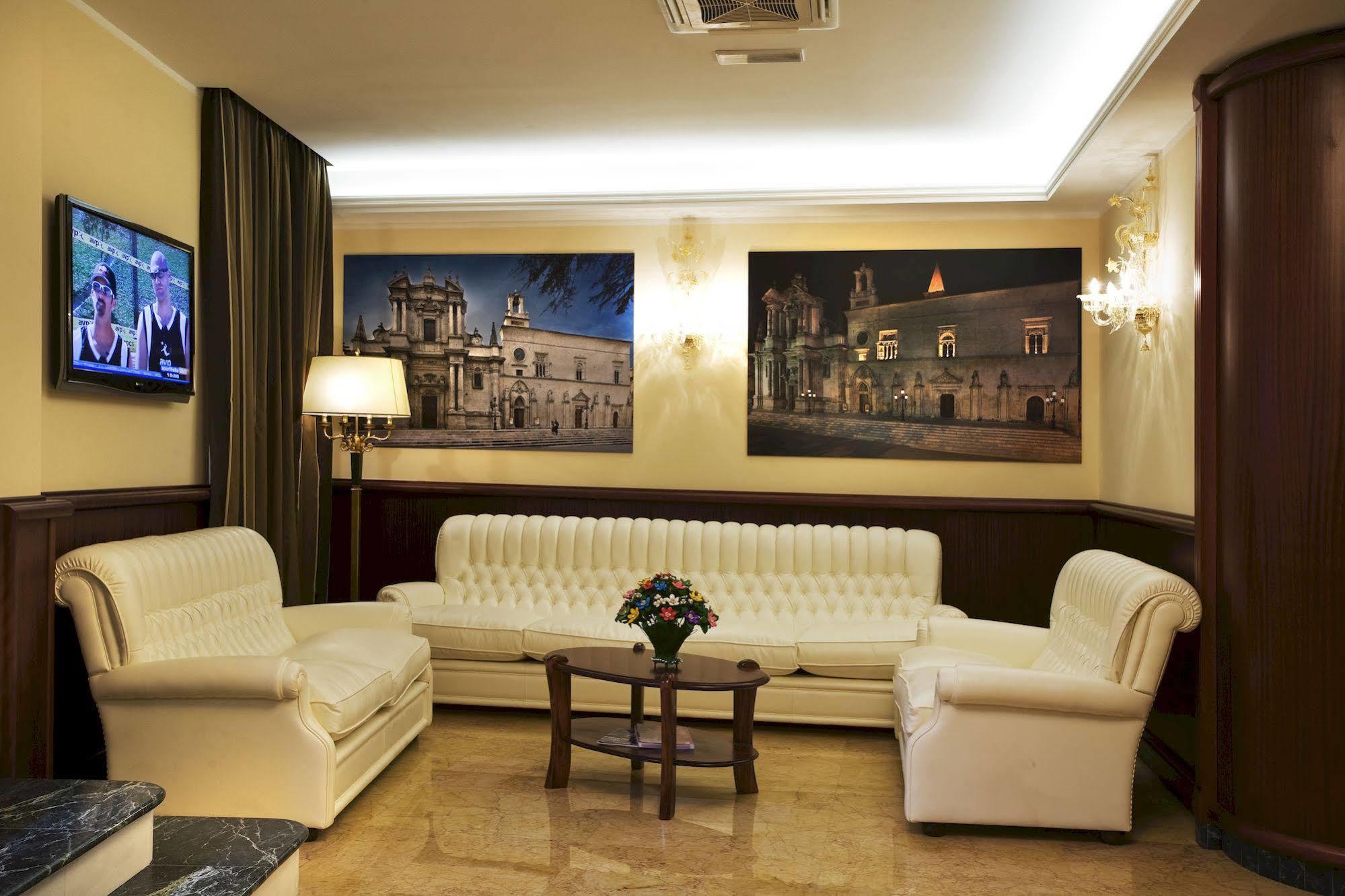 Hotel Rojan Сульмона Экстерьер фото