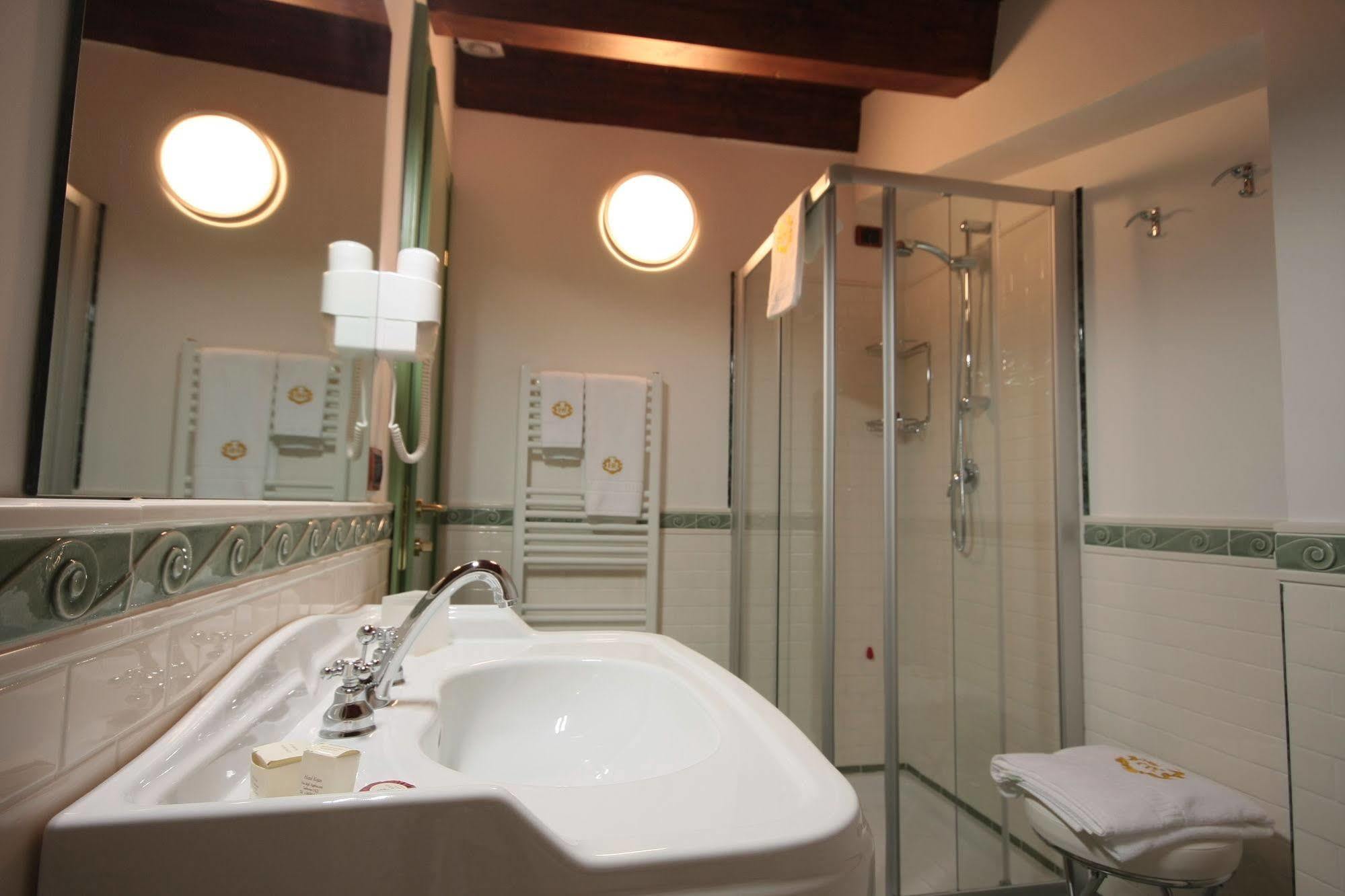 Hotel Rojan Сульмона Экстерьер фото