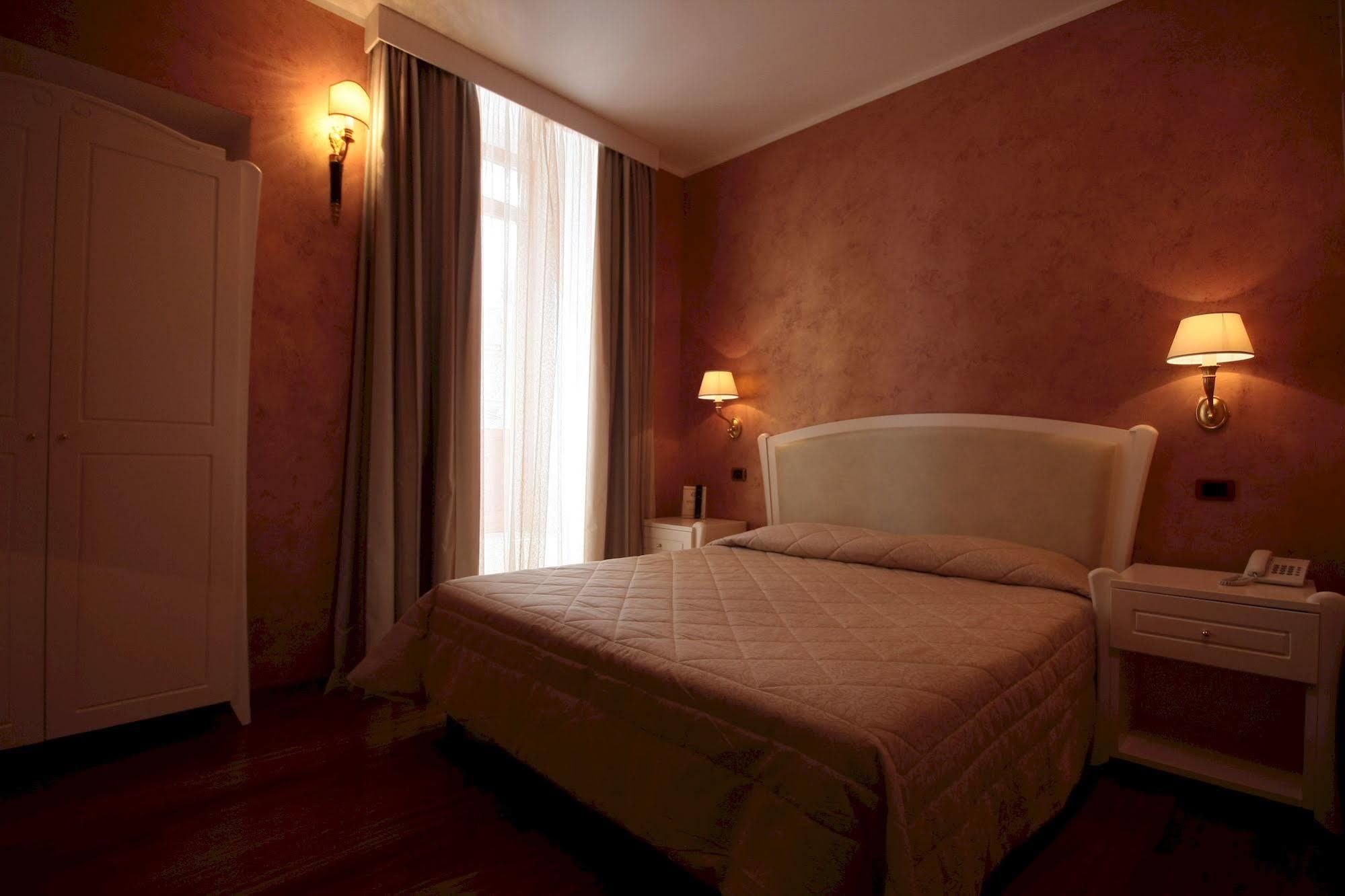 Hotel Rojan Сульмона Экстерьер фото