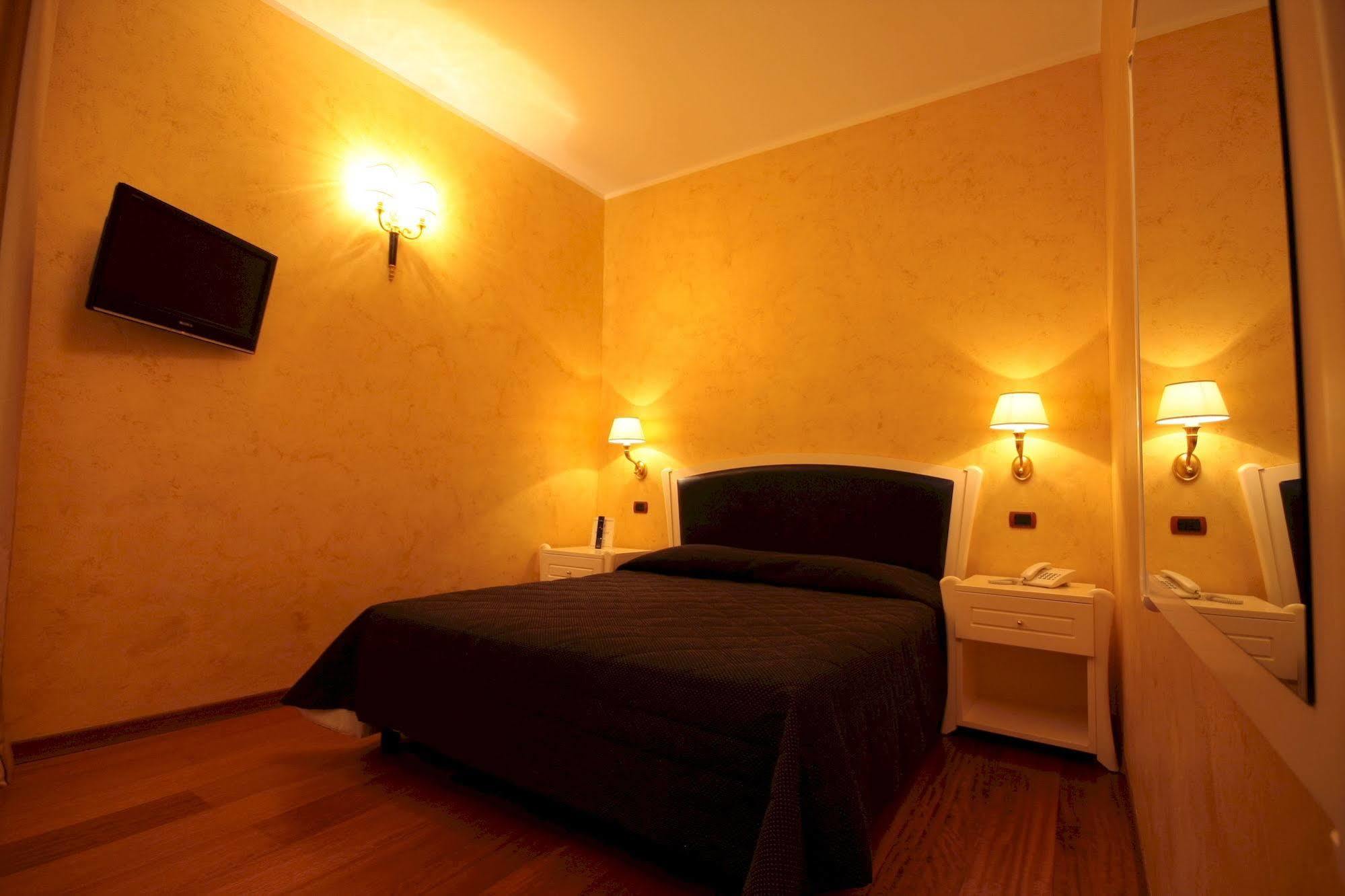 Hotel Rojan Сульмона Экстерьер фото