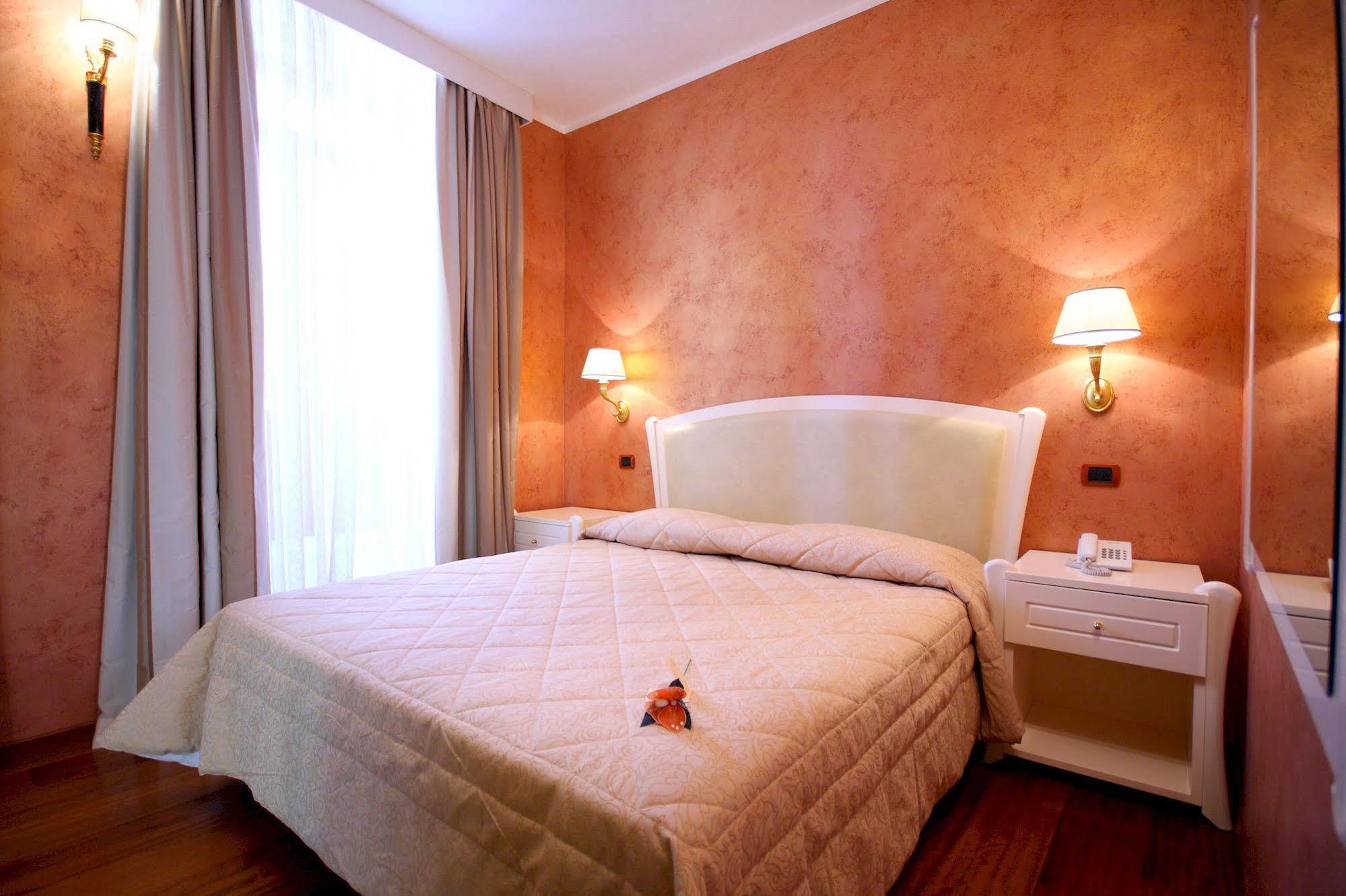 Hotel Rojan Сульмона Экстерьер фото