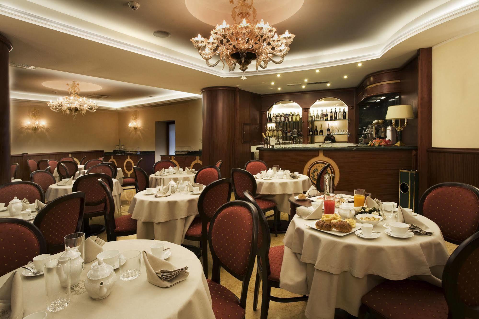 Hotel Rojan Сульмона Экстерьер фото