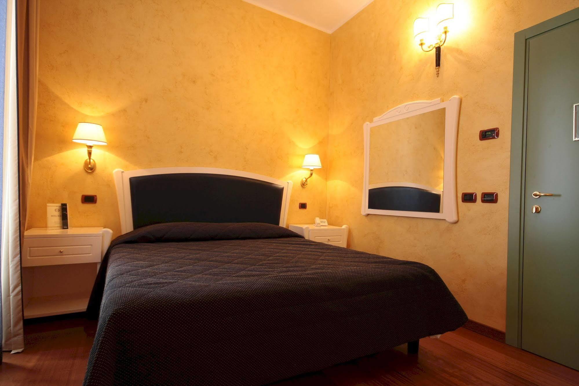 Hotel Rojan Сульмона Экстерьер фото